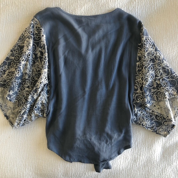 Eyelet sleeve top - Picture 6 of 6